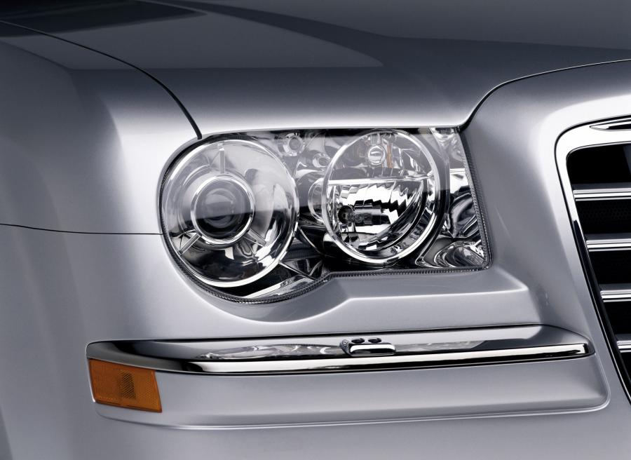 Детали экстерьера Chrysler 300C Touring Concept (LE) 2003 года  (фото 7 из 17)